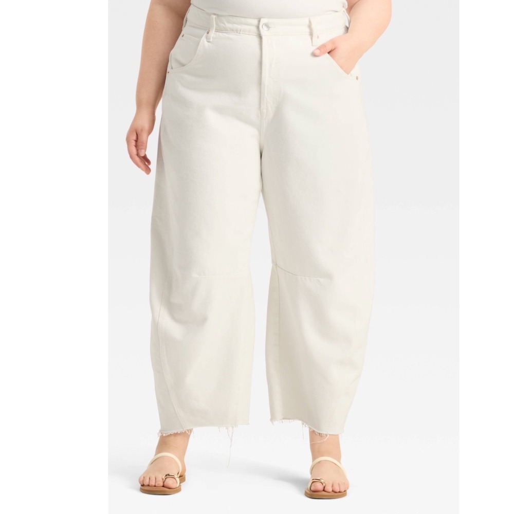 Universal Thread White High Rise Curved Leg Jeans Barrel Pants Size 17 NWT
